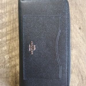 💜Like New Coach Accordian Zip Wallet💜